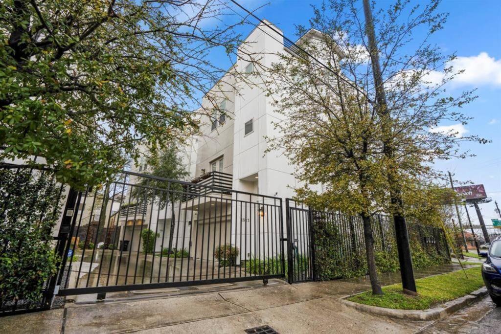 Villa Casa Labella - Downtown Skyline Views - Sleeps 10 à Houston Extérieur photo