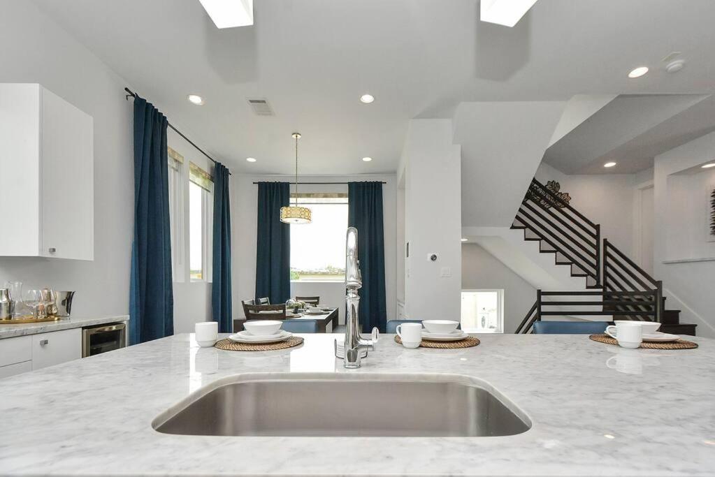 Villa Casa Labella - Downtown Skyline Views - Sleeps 10 à Houston Extérieur photo