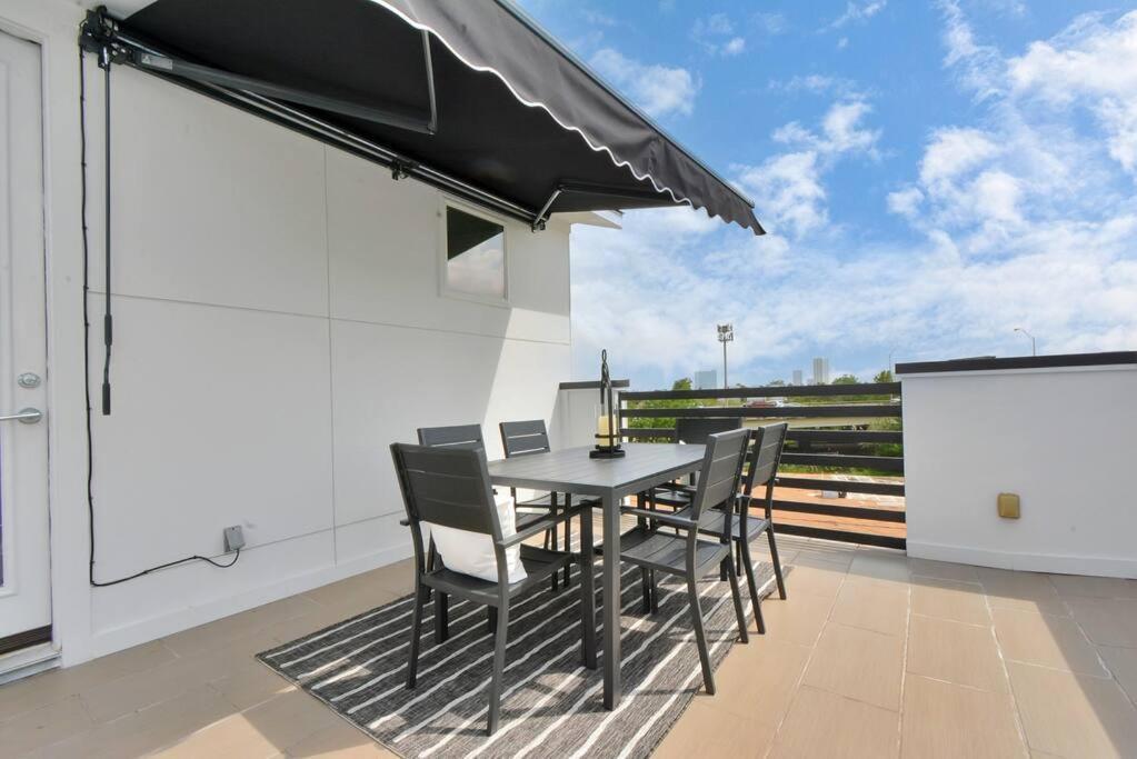 Villa Casa Labella - Downtown Skyline Views - Sleeps 10 à Houston Extérieur photo